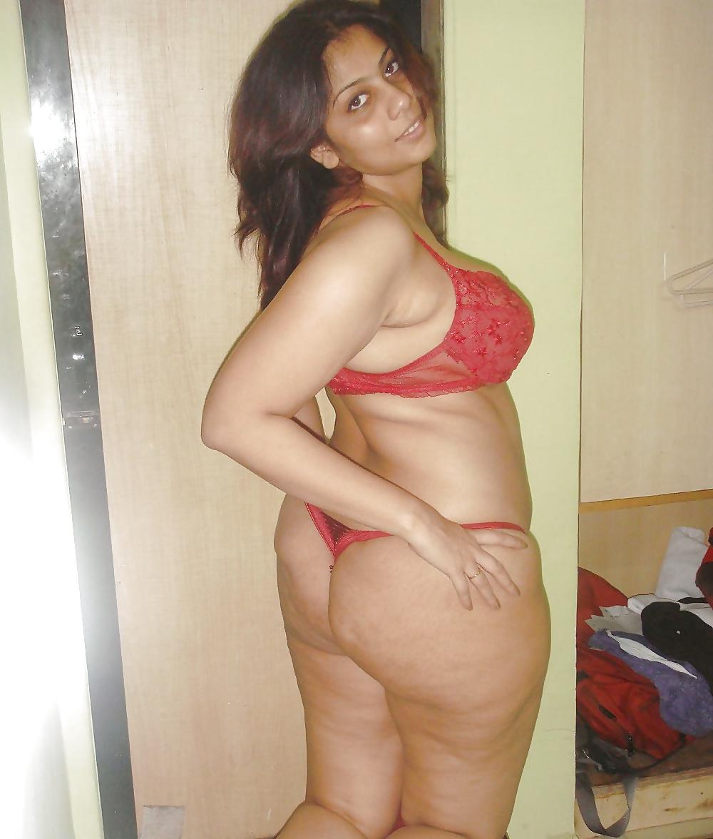 18P Sexy indian AUNTY (naked curves)