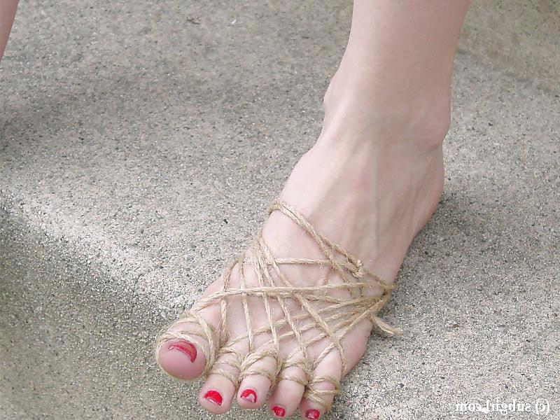 25P Molly Matthews Bondage