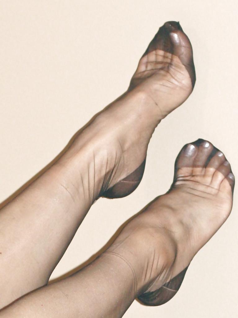6P Wife pantyhose and ffn close up