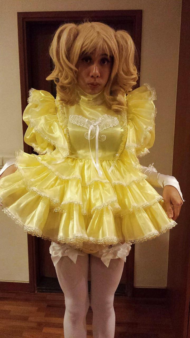 17P Asian Sissy maid in Yellow