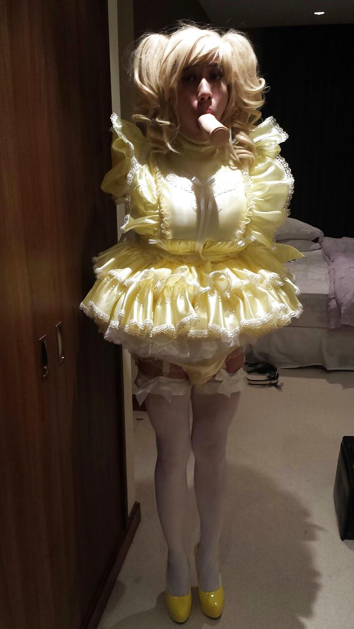 17P Asian Sissy maid in Yellow