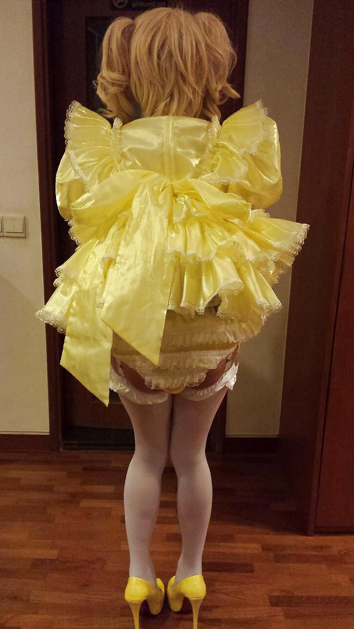 17P Asian Sissy maid in Yellow