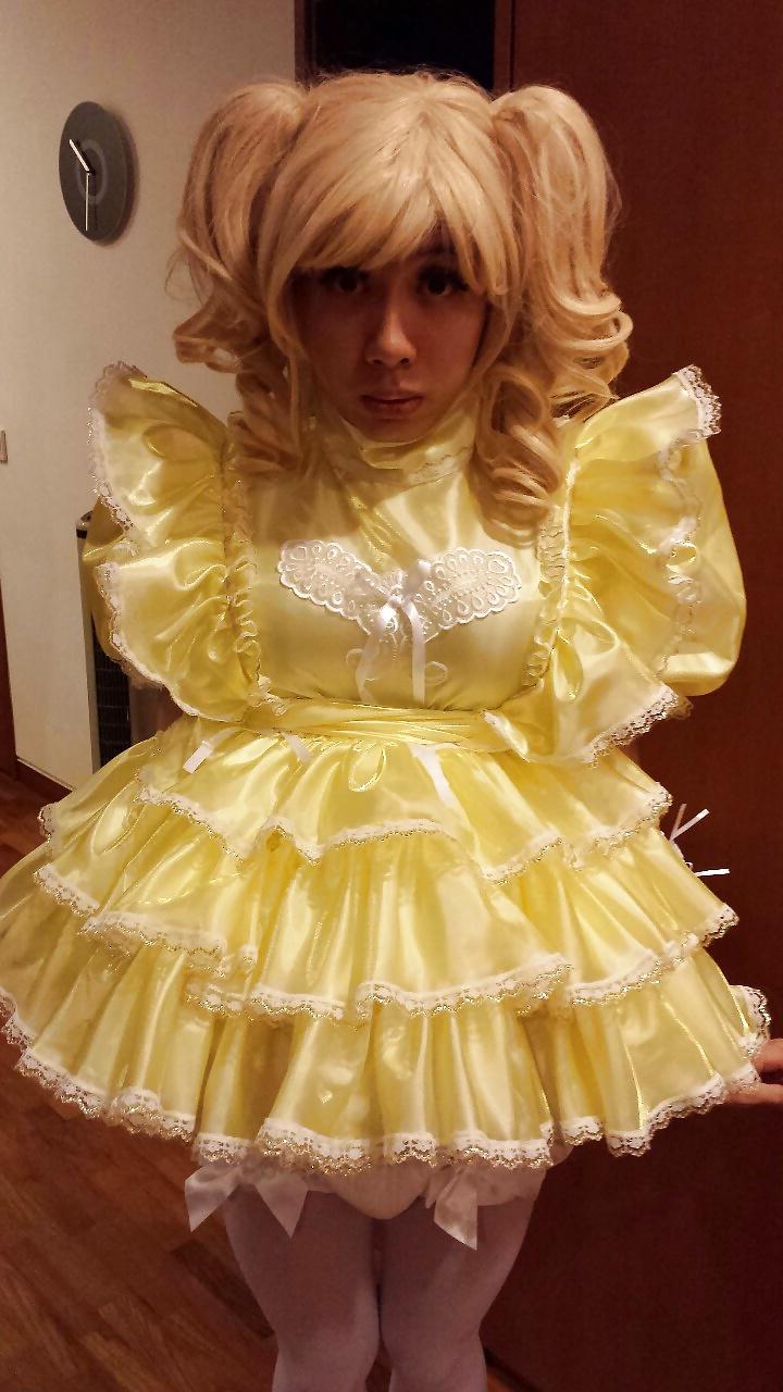 17P Asian Sissy maid in Yellow