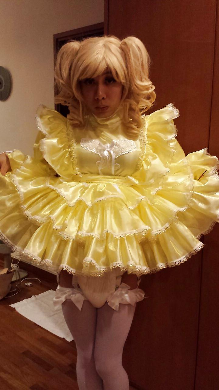 17P Asian Sissy maid in Yellow