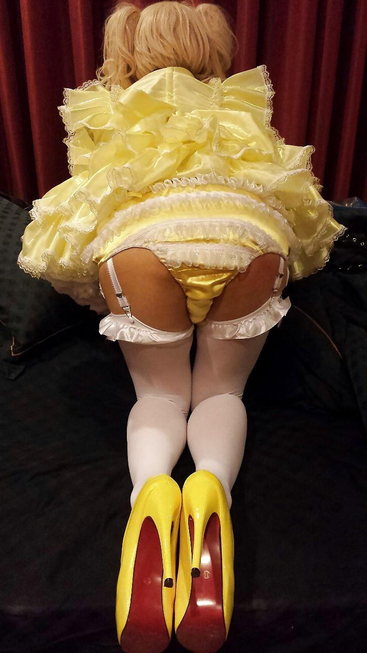 17P Asian Sissy maid in Yellow