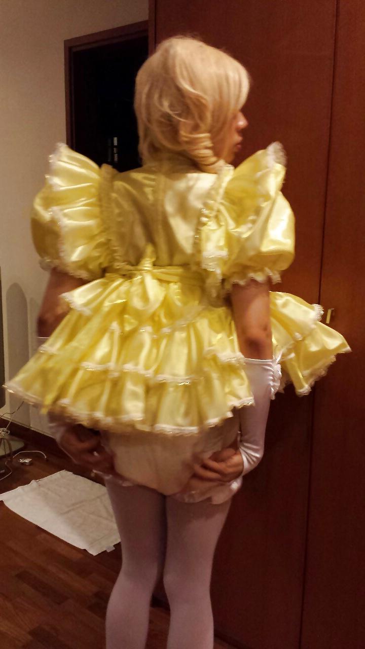 17P Asian Sissy maid in Yellow