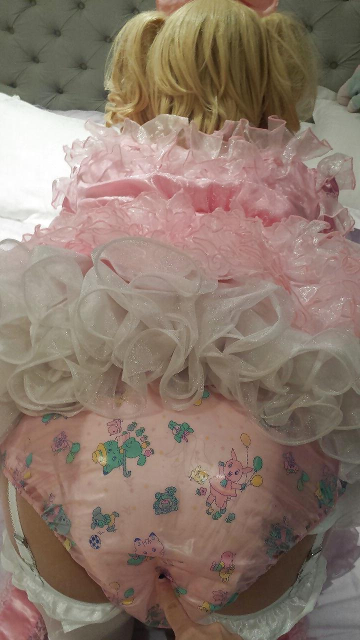 19P Asian Sisy maid in pink