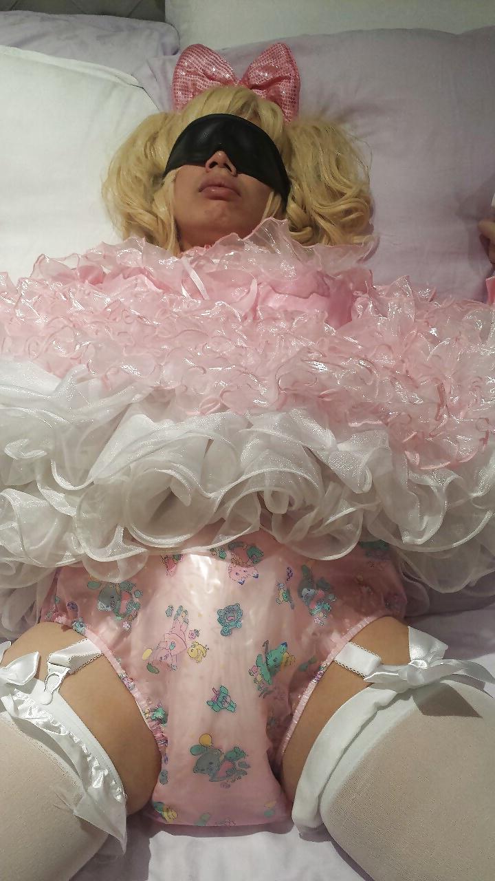 19P Asian Sisy maid in pink