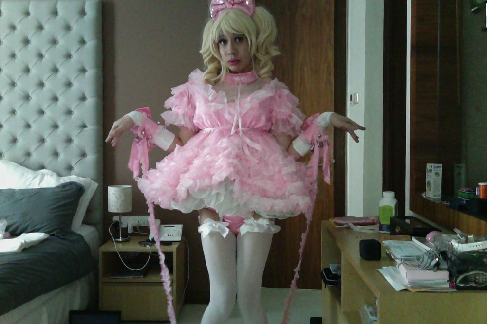 19P Asian Sisy maid in pink