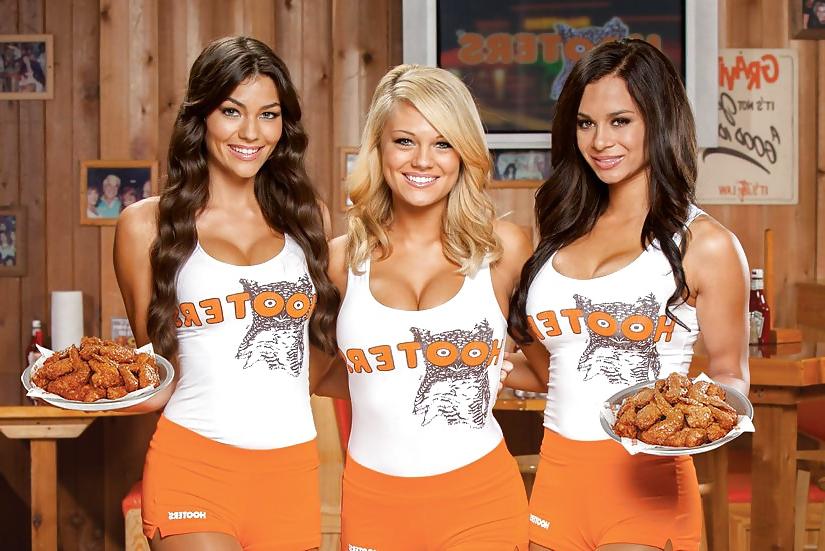 18P Hooters Babes Which one would you fuck and how?! 