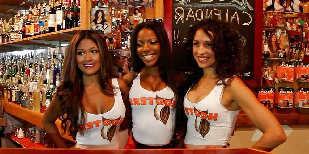 18P Hooters Babes Which one would you fuck and how?! 
