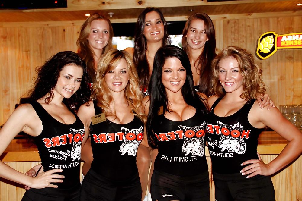 18P Hooters Babes Which one would you fuck and how?! 