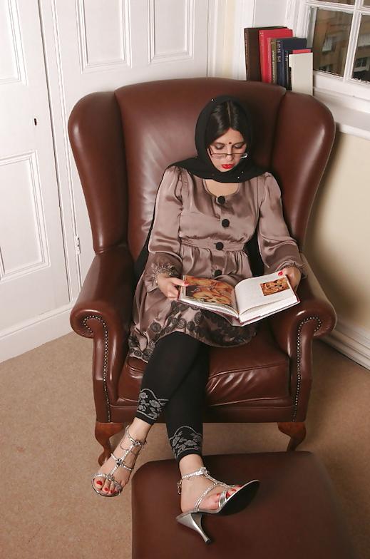 25P Indian mature natural lady loves nylons 2
