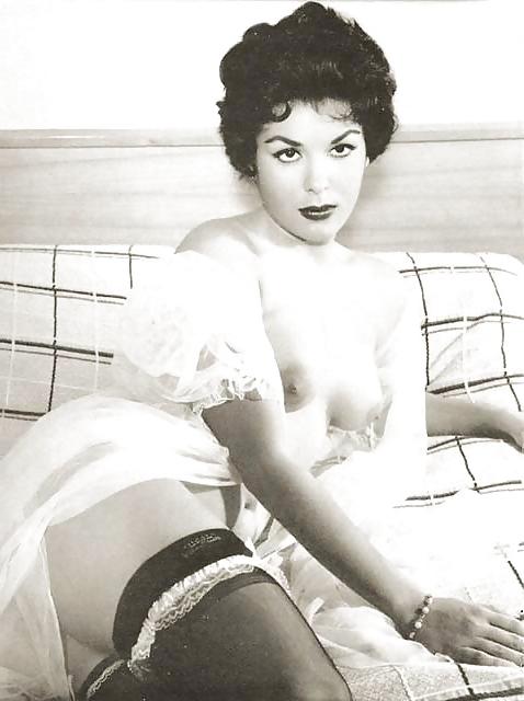 25P Nylons no garter belt 2