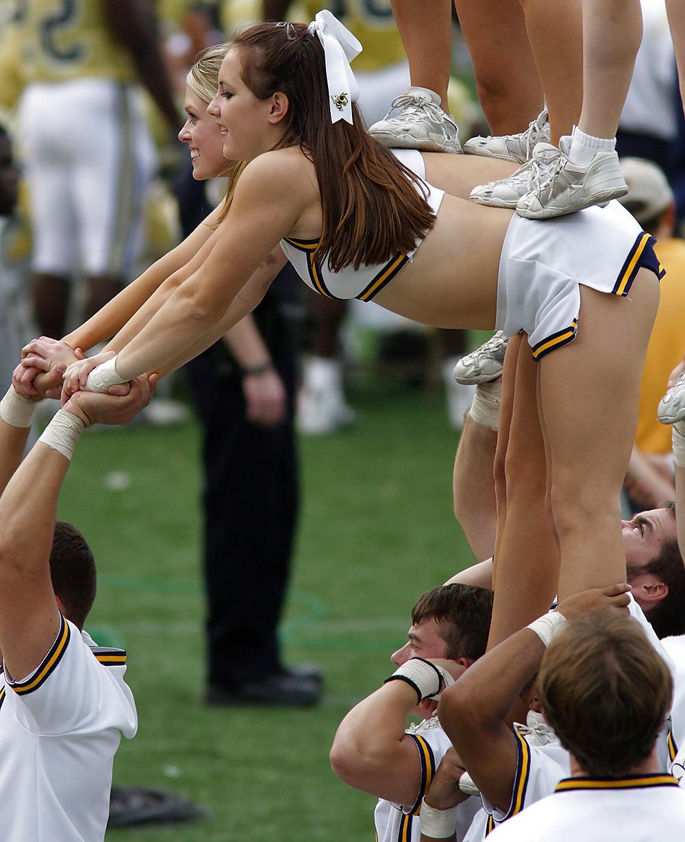 12P Sporty babes - cheerleaders