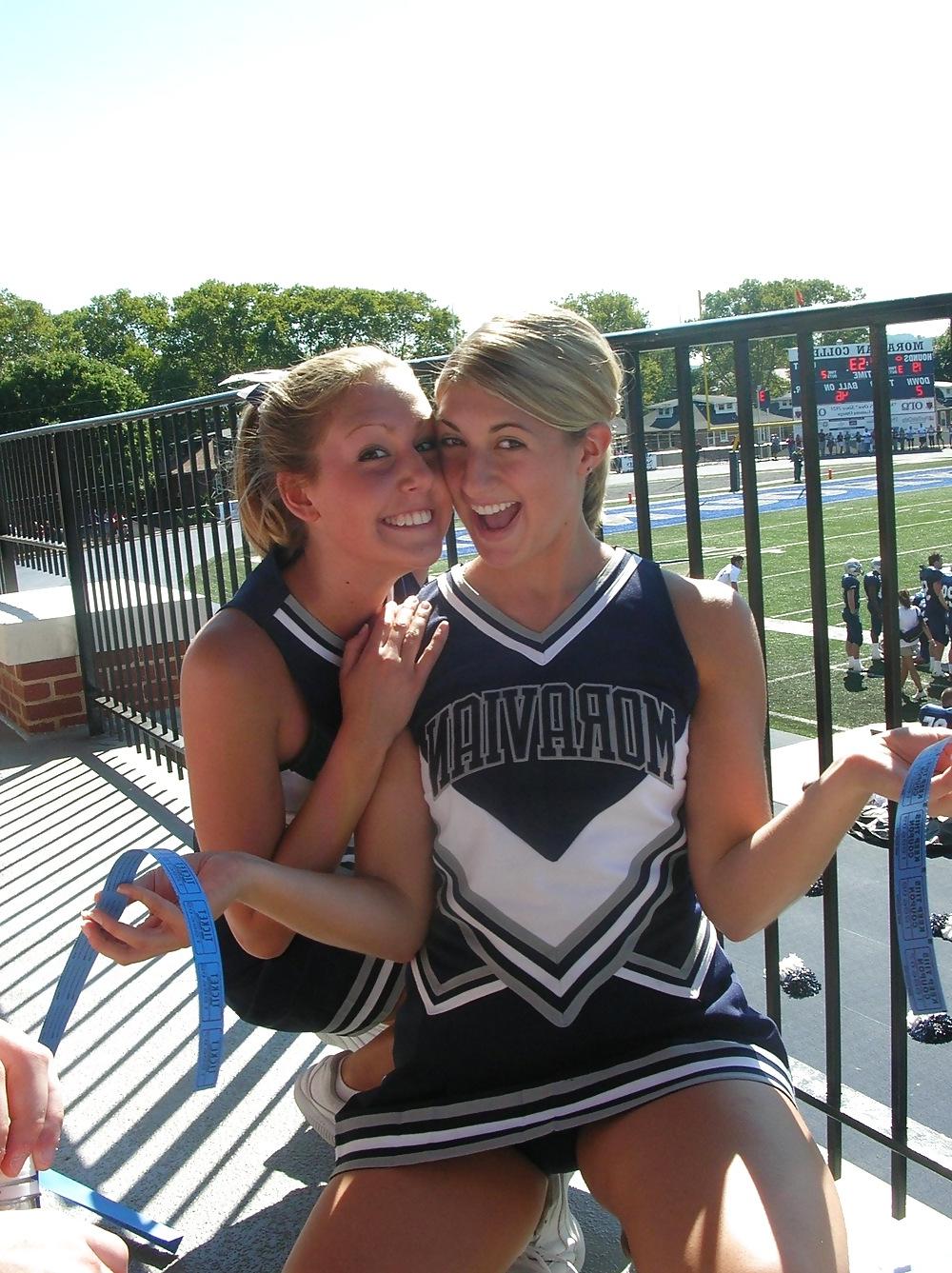 12P Sporty babes - cheerleaders