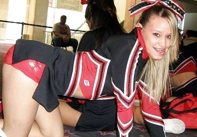 12P Sporty babes - cheerleaders
