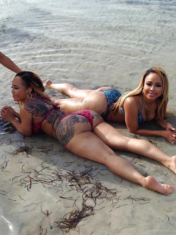 25P Beach Body Babes