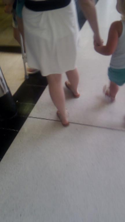 9P Girls i caught walking around