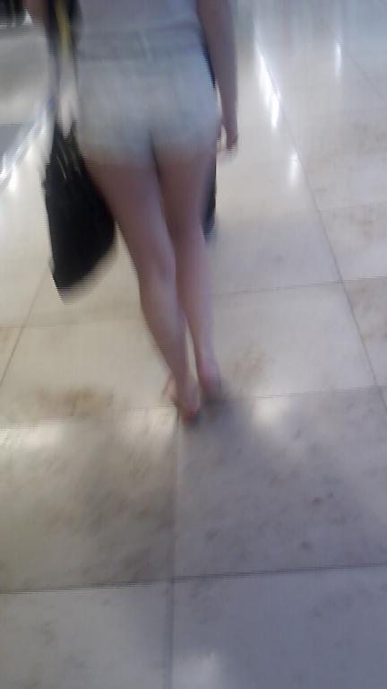9P Girls i caught walking around