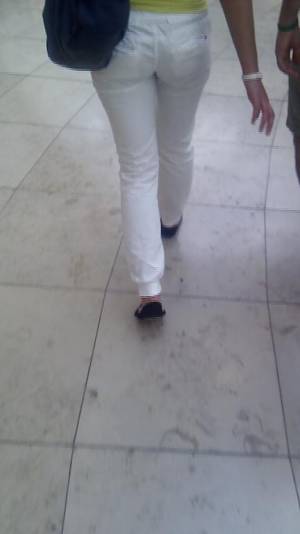 9P Girls i caught walking around