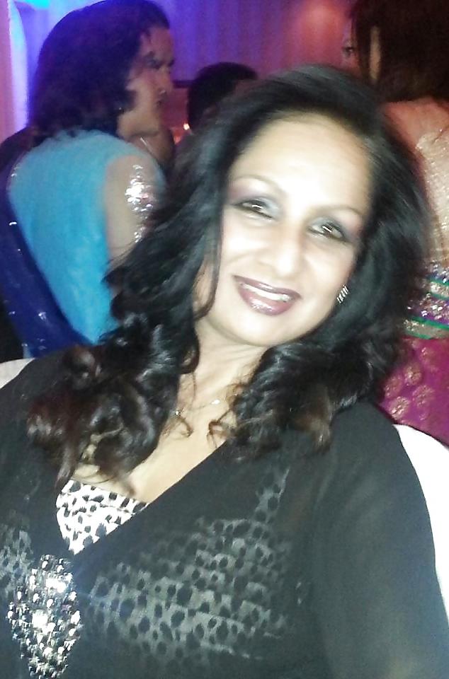 25P Hot indian Moms