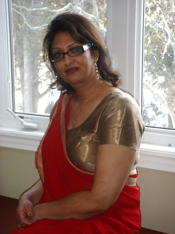 25P Hot indian Moms