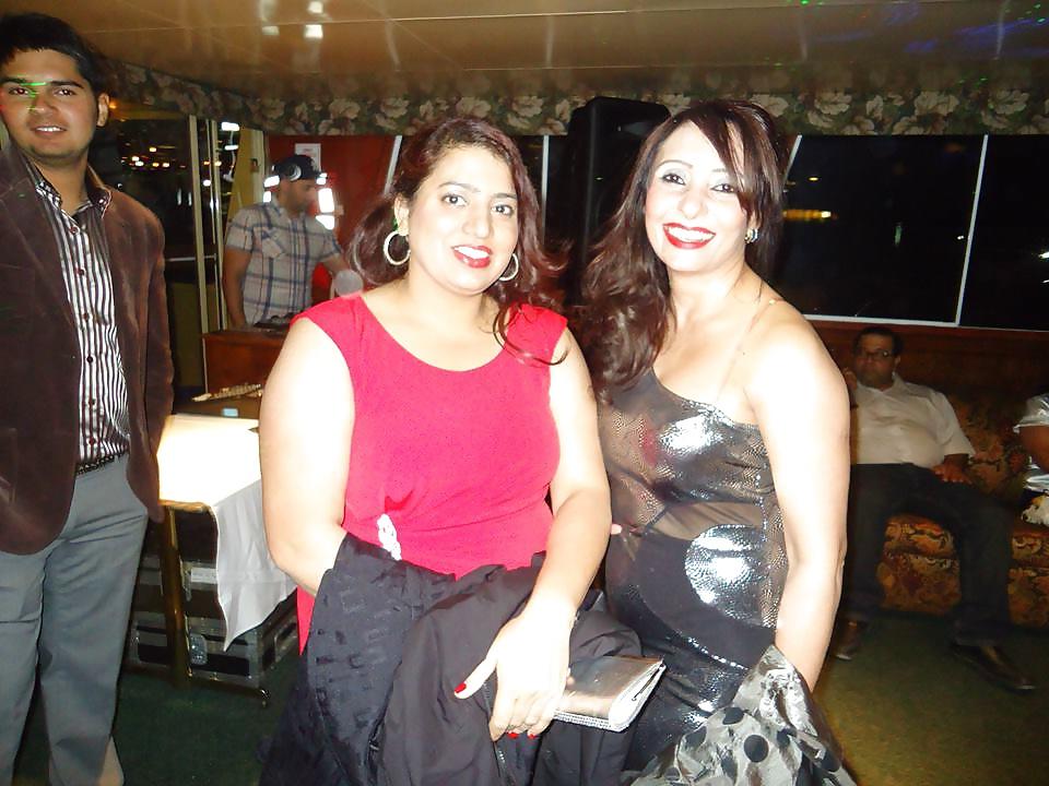25P Hot indian Moms