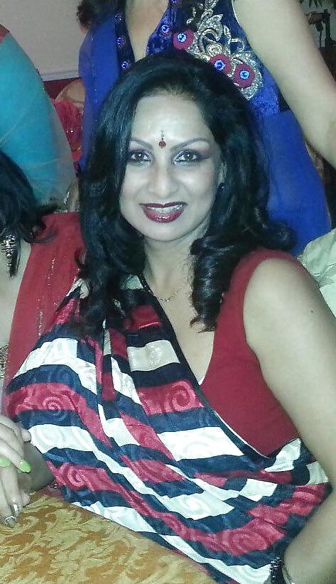 25P Hot indian Moms
