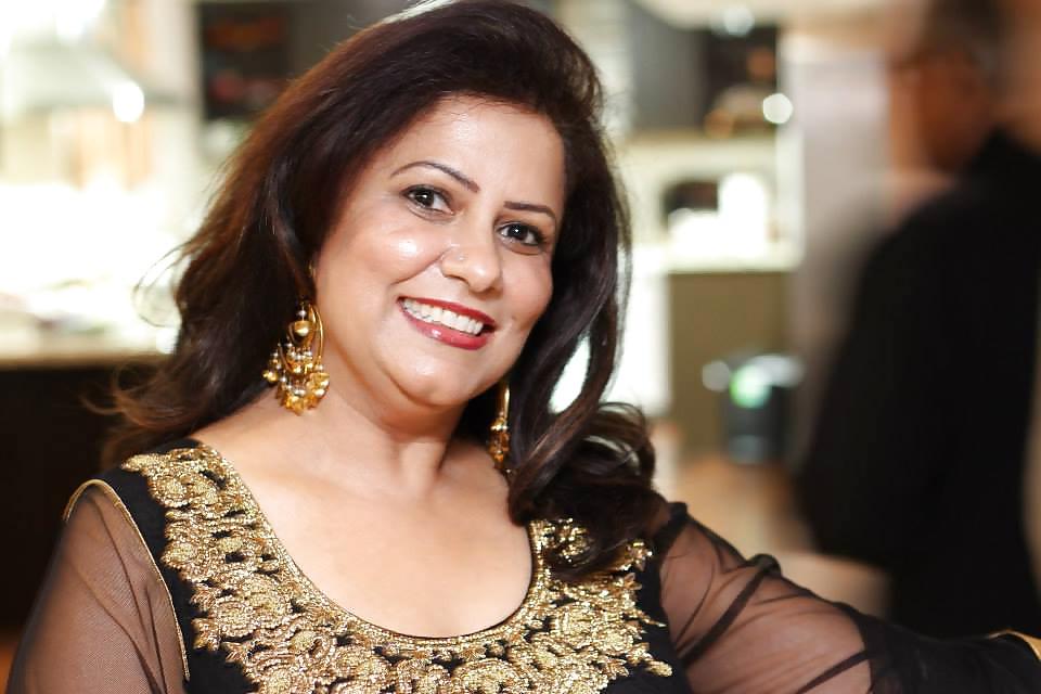 25P Hot indian Moms