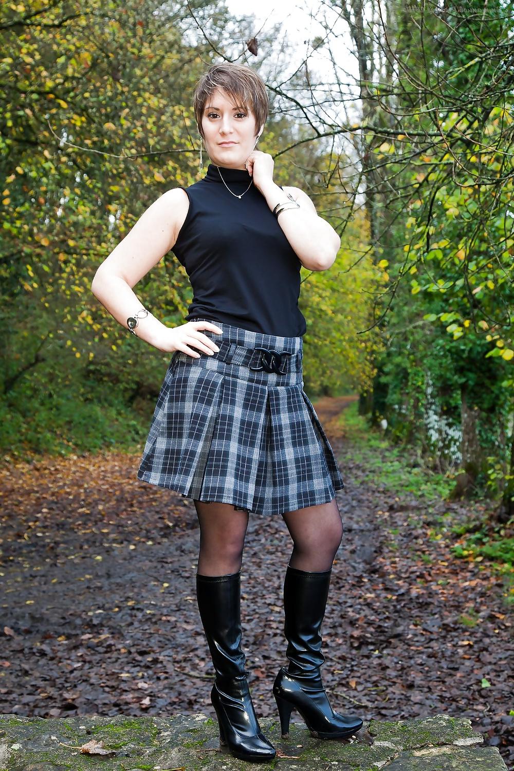 12P British Milf in Boots