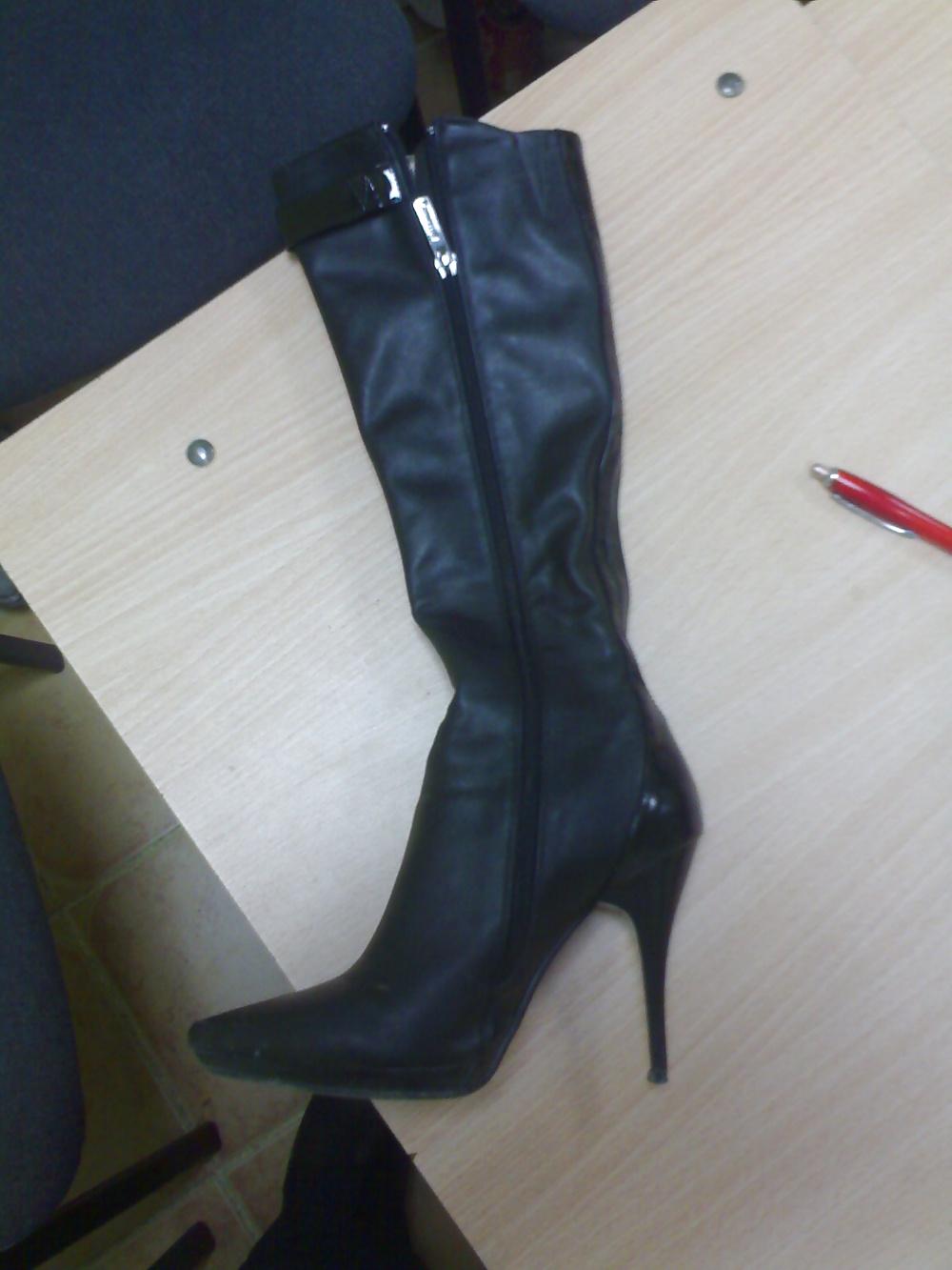 4P Cum on boots on heels