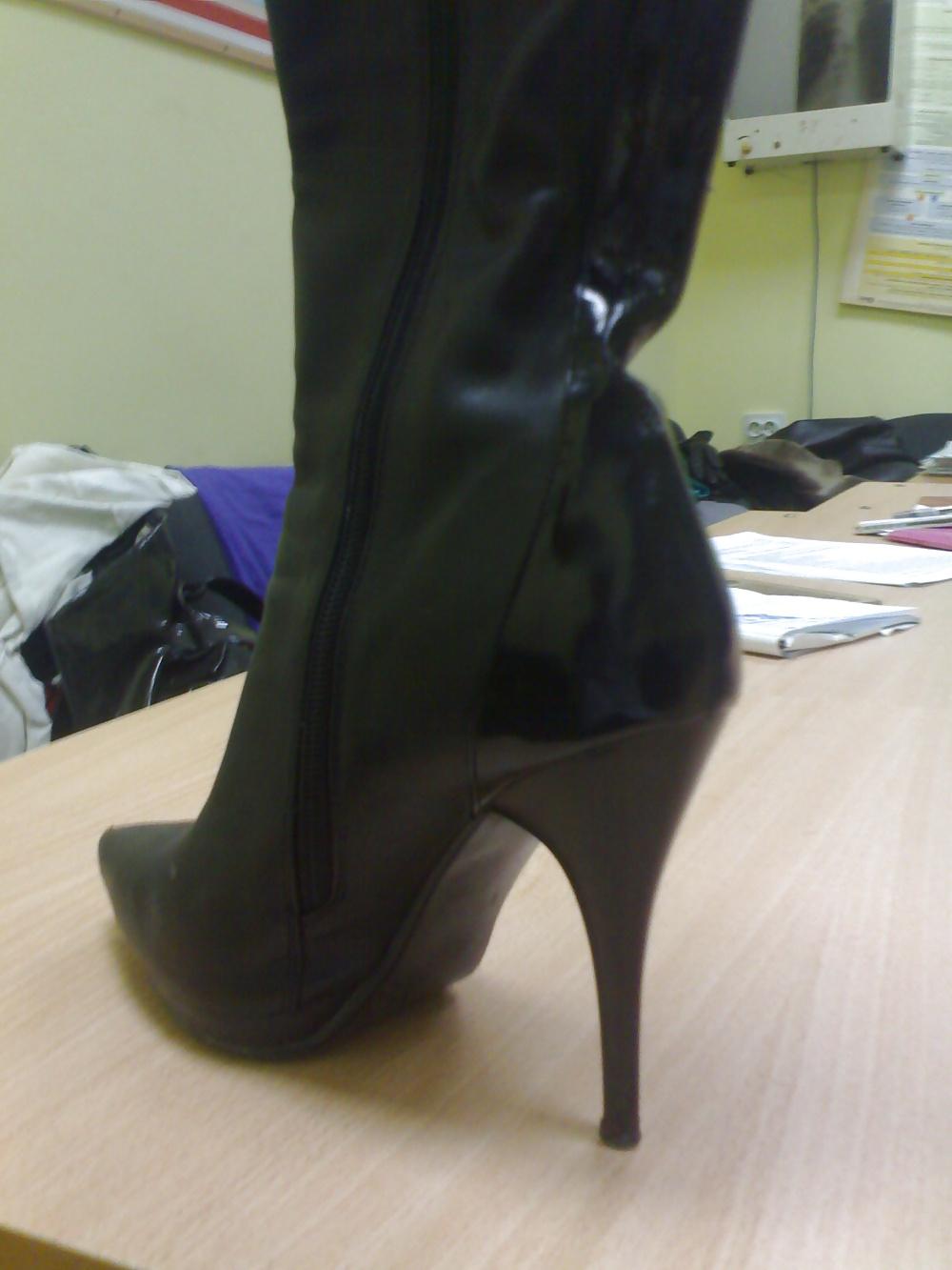 4P Cum on boots on heels