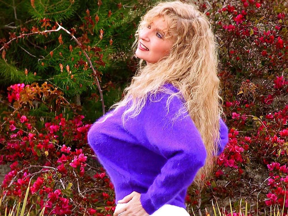 25P Big Tits Tight Sweaters