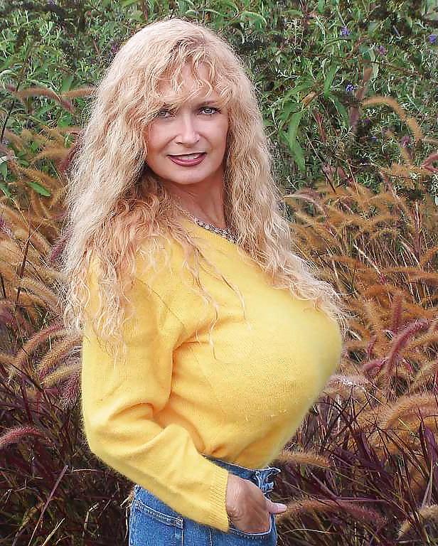 25P Big Tits Tight Sweaters