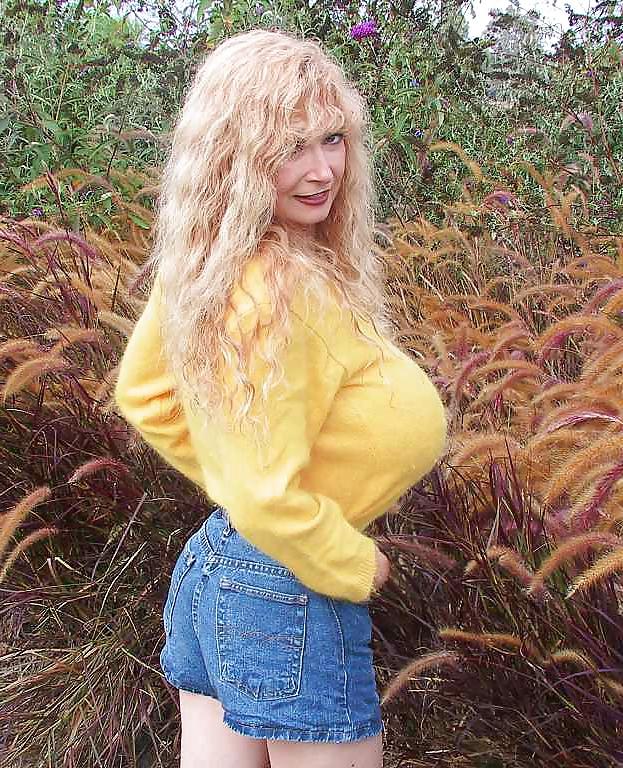 25P Big Tits Tight Sweaters