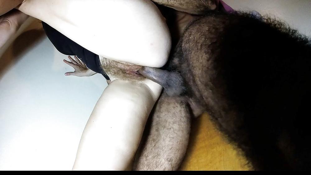 8P Hairy amateur wife from behind doggy 