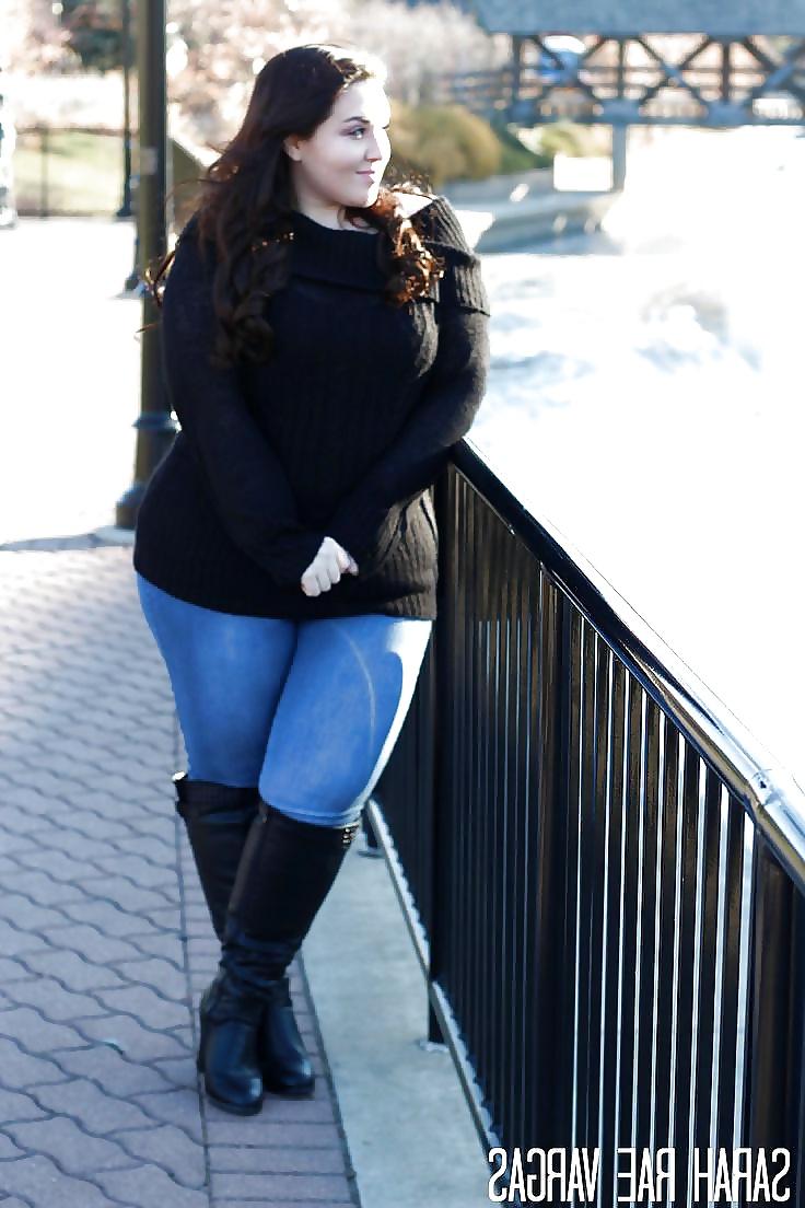 25P Curvy sexy dressed babes