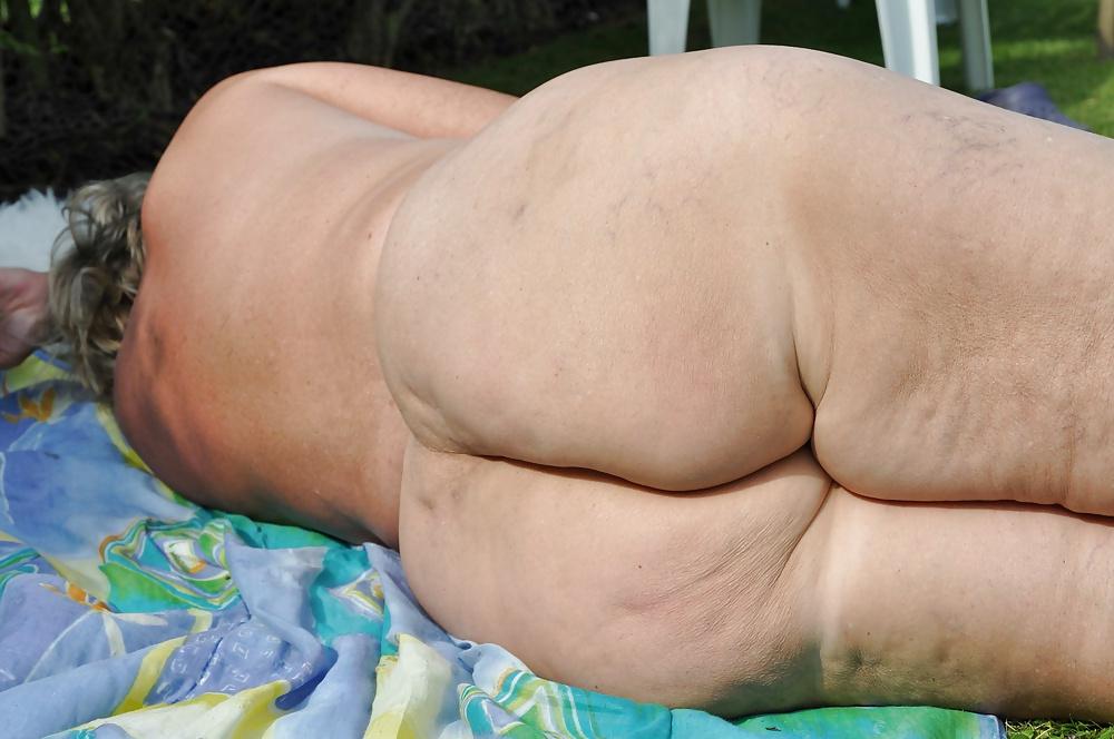 25P Naked in the garden of my house