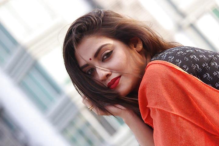 25P HOT INDIAN GIRLS