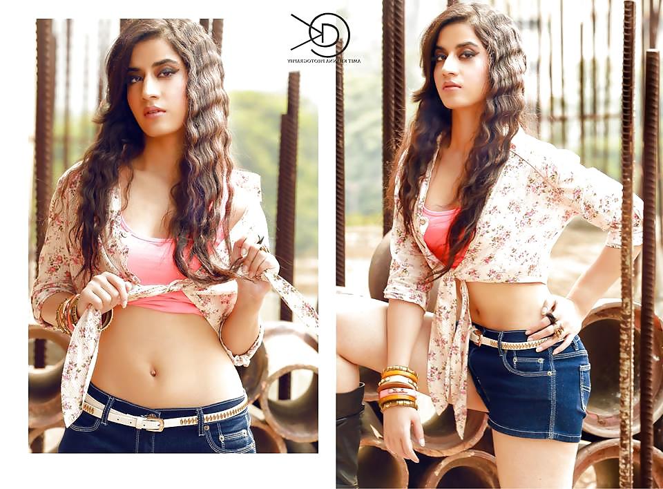 25P HOT INDIAN GIRLS