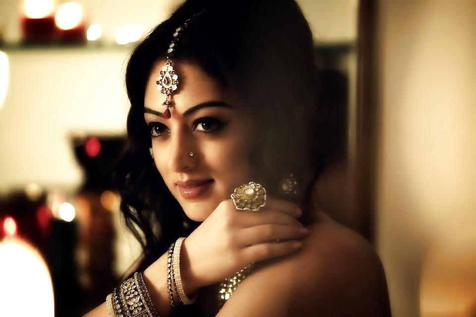 25P HOT INDIAN GIRLS