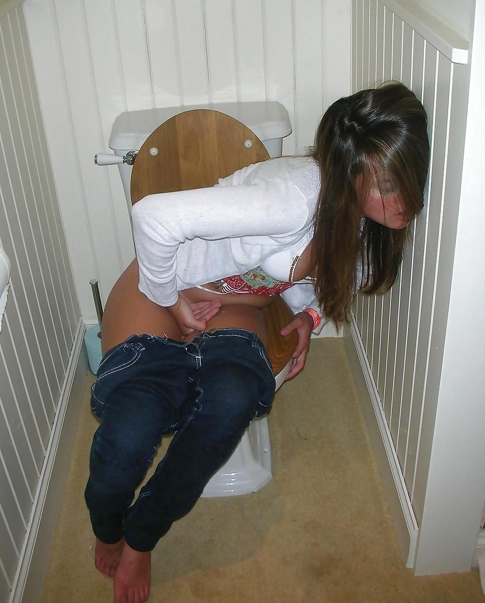 16P Teens Caught In Wet Upskirt