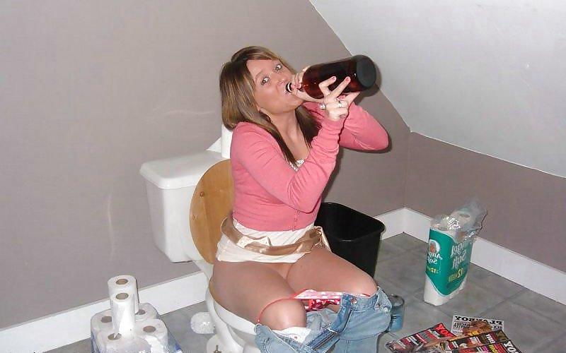 16P Teens Caught In Wet Upskirt