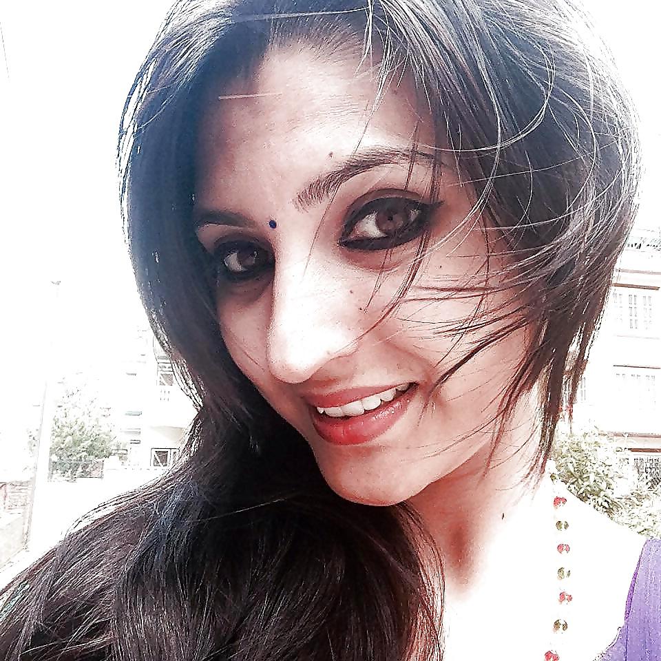 25P Hot indian moms
