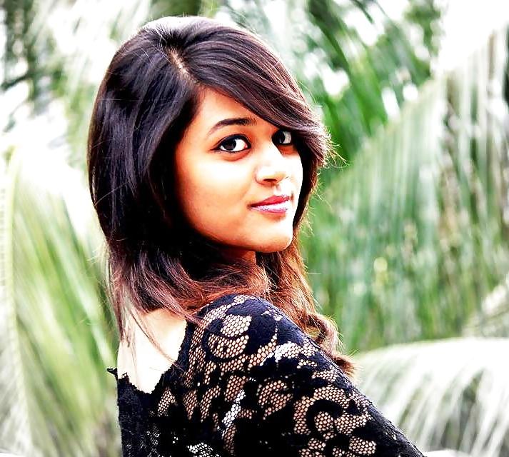 23P DESI HOT BABES