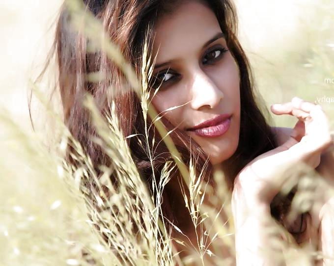 23P DESI HOT BABES