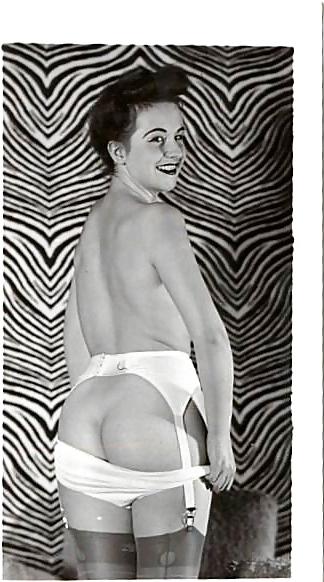 25P American ladies undress in olden days