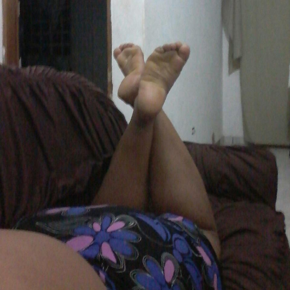 25P Feet Ebony 