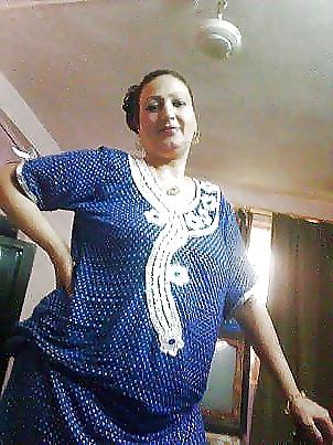 5P Notre femme de menage ( Our Maid)